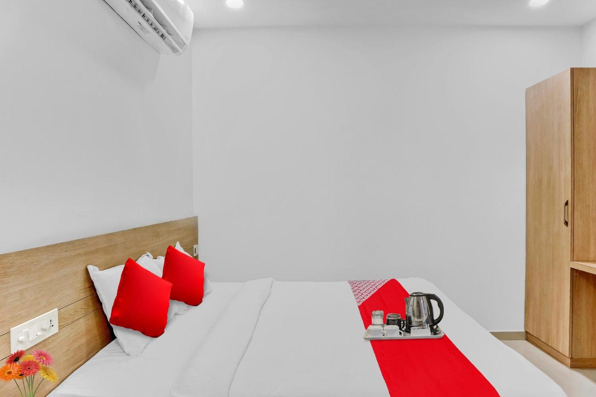 Oyo Flagship Hotel Bluemoon Warangal Exterior photo